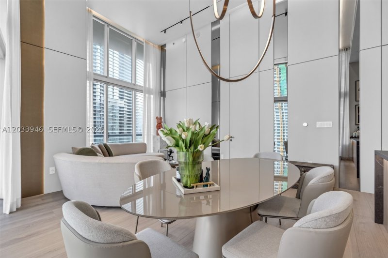 Condo for sale at Icon Brickell Tower I 2215