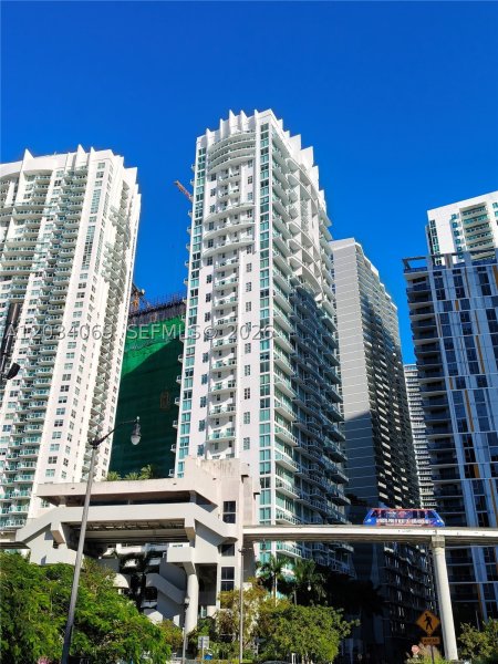 Apartment for rent at Brickell on the River South 911