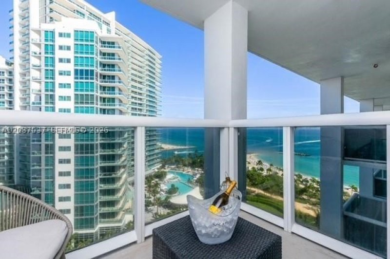 Harbour House Apt #1404