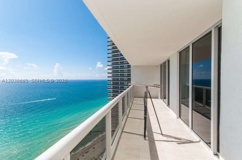 Aluguel de apartamento no Beach Club Three 3103