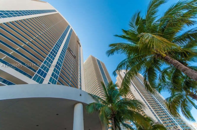 Aluguel de apartamento no Beach Club Three 3103