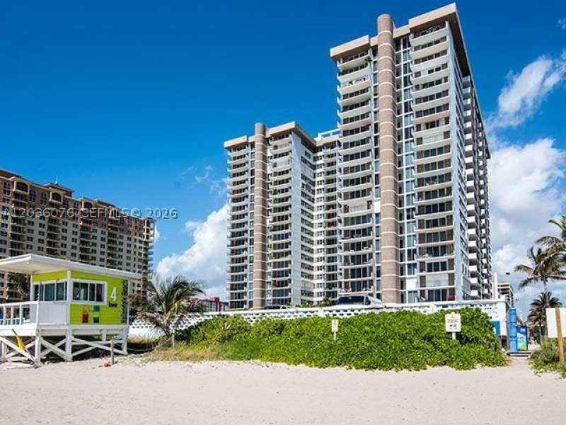 Condo for sale at Parker Plaza Estates 1123