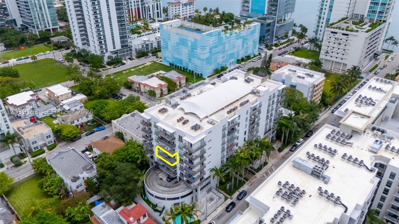 Condo for sale at Baylofts 602