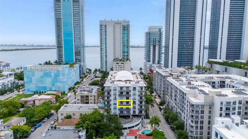 Condo for sale at Baylofts 602