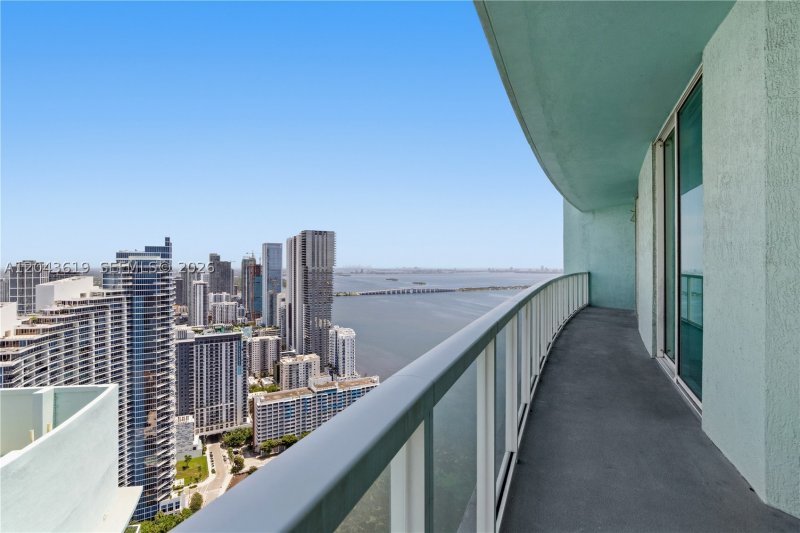 Comprar apartamento no Quantum PH5006