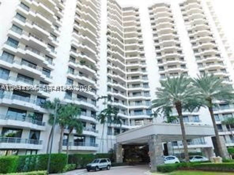 Apartment for rent at Parc Central Aventura 702