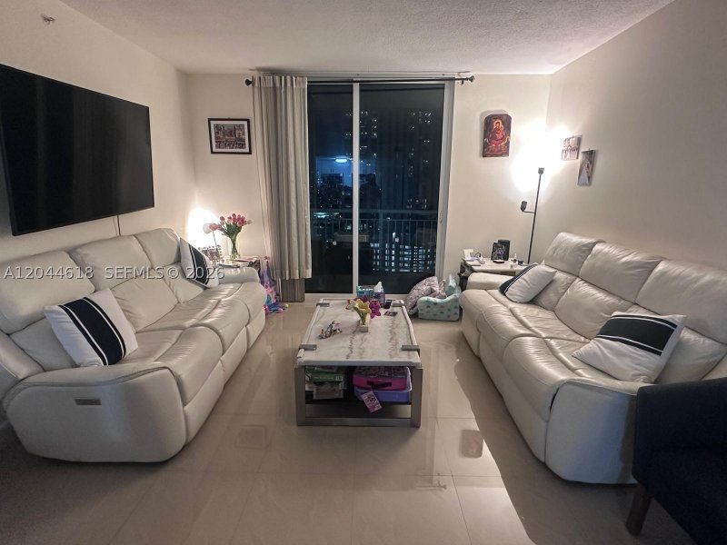 Apartment for rent at 1800 Biscayne Plaza 1902