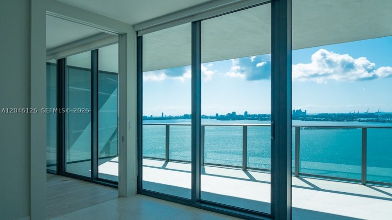 Apartment for rent at Paraiso Bay Miami 2102