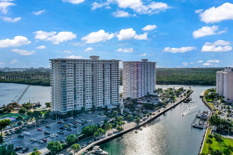 Condo for sale at Arlen House 1709