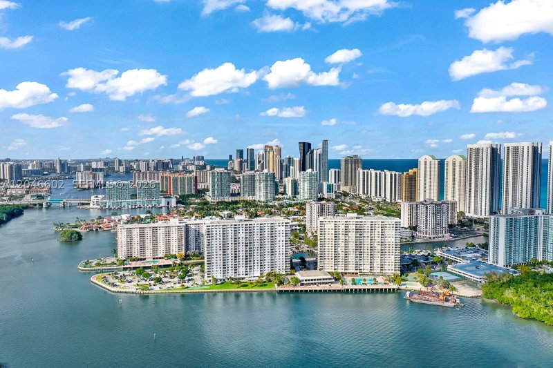 Condo for sale at Arlen House 1709