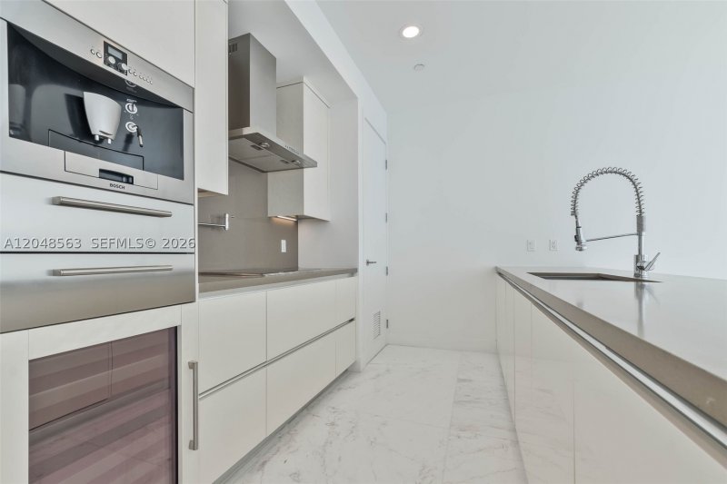 Comprar apartamento no Chateau Beach Residences 2003
