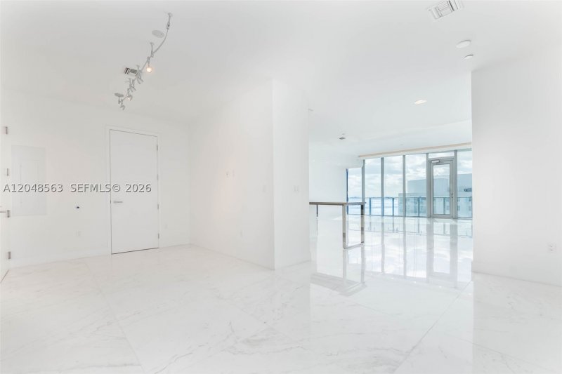 Comprar apartamento no Chateau Beach Residences 2003