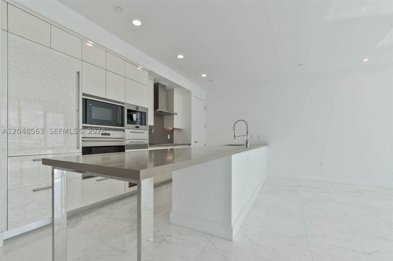Comprar apartamento no Chateau Beach Residences 2003