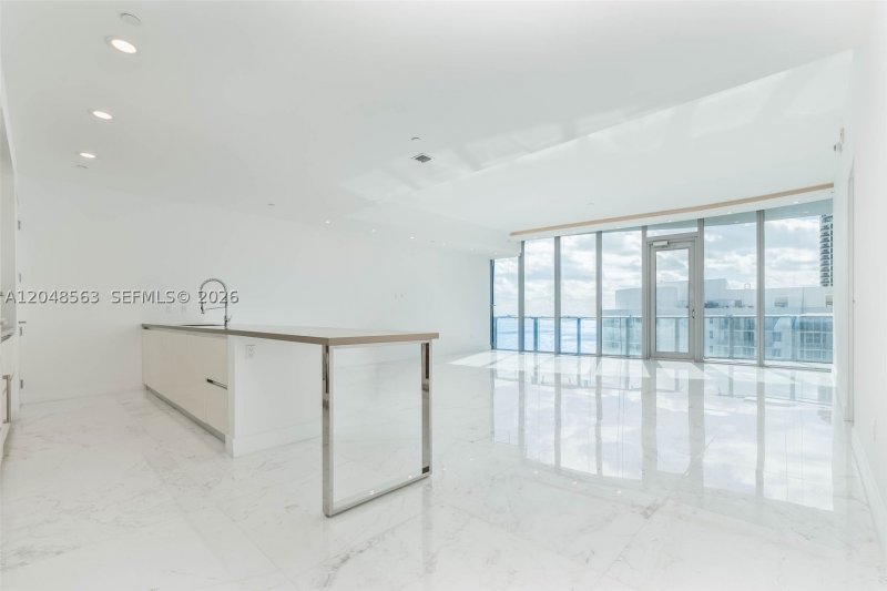 Comprar apartamento no Chateau Beach Residences 2003