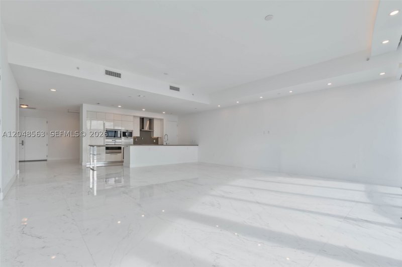 Comprar apartamento no Chateau Beach Residences 2003