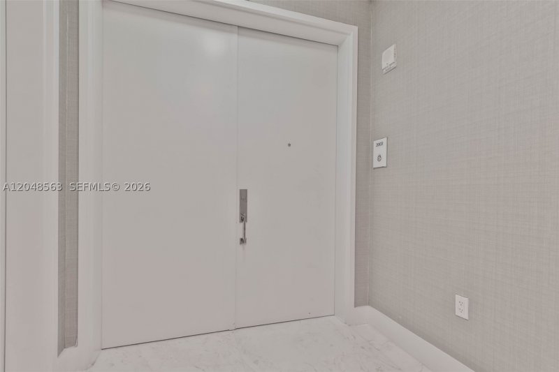 Comprar apartamento no Chateau Beach Residences 2003