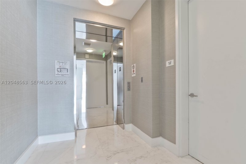 Comprar apartamento no Chateau Beach Residences 2003