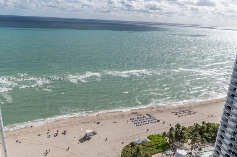 Comprar apartamento no Chateau Beach Residences 2003