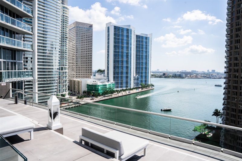 Condo for sale at Icon Brickell Tower II 5309