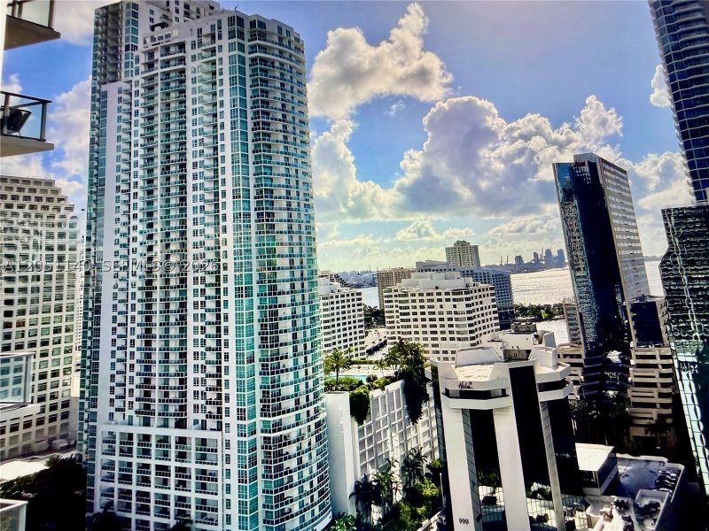 Apartment for rent at Avenue on Brickell 1050 Tower 2018