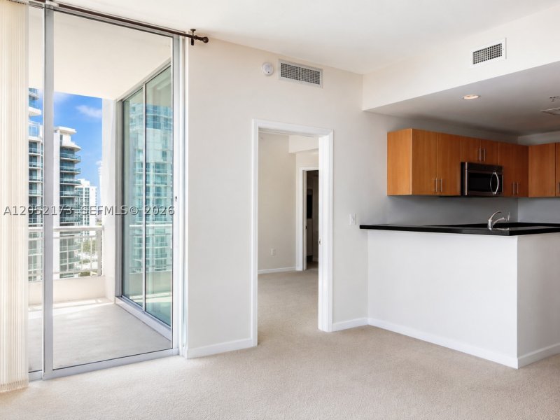 Apartment for rent at Met 1 T-3511