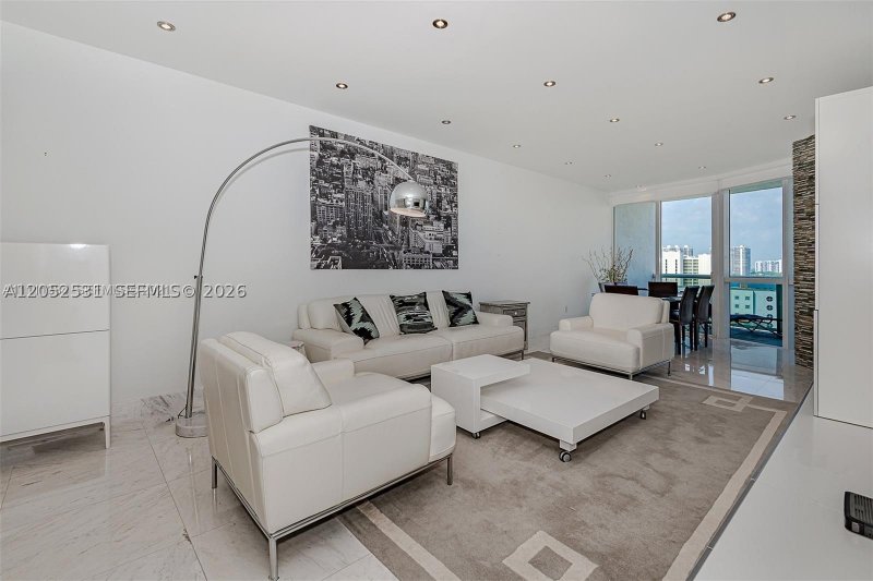 Condo for sale at Trump Royale 1101