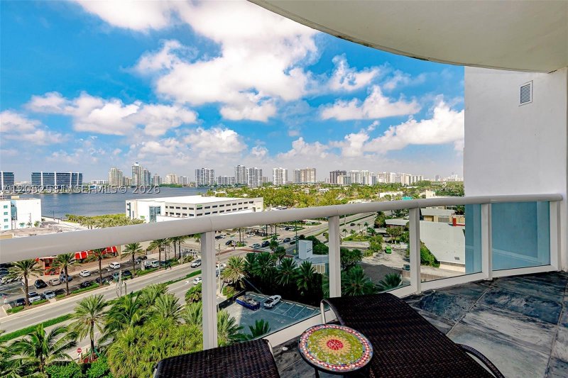 Condo for sale at Trump Royale 1101