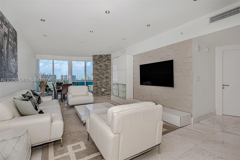 Condo for sale at Trump Royale 1101