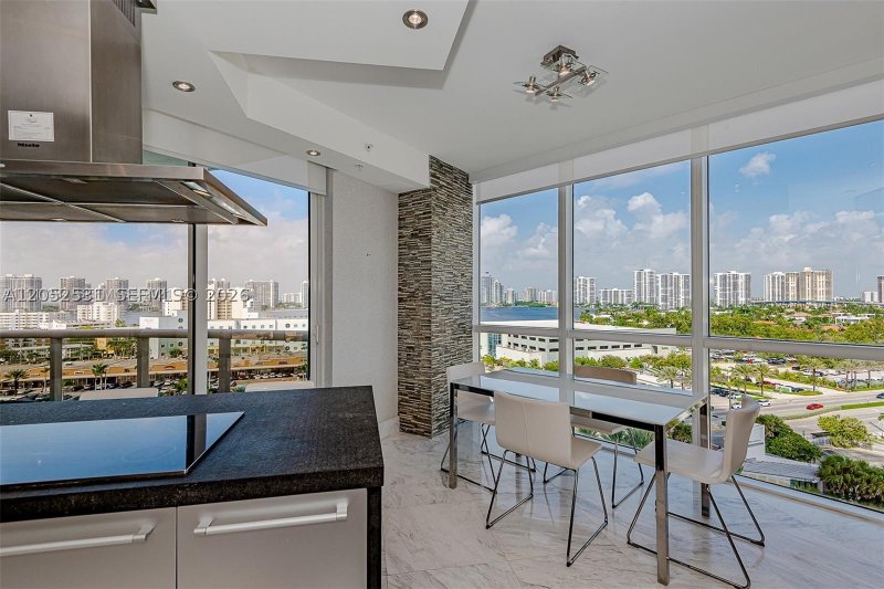 Condo for sale at Trump Royale 1101