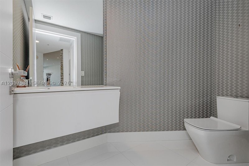Condo for sale at Trump Royale 1101