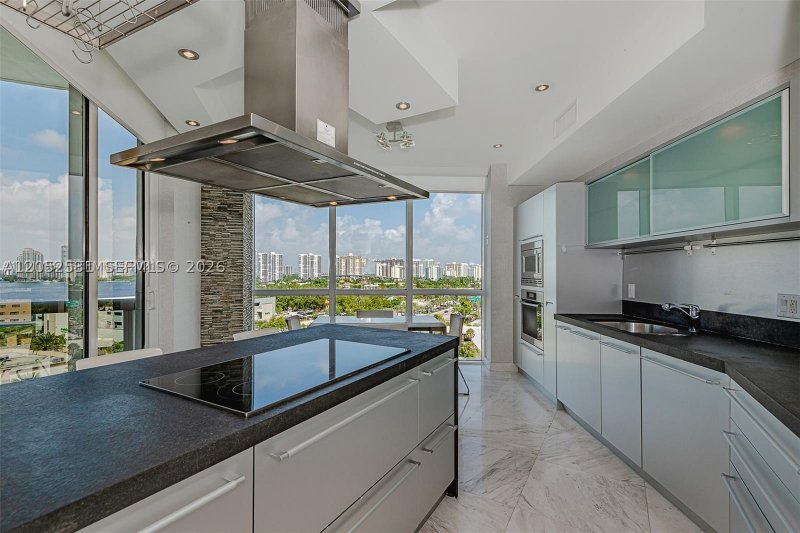 Condo for sale at Trump Royale 1101