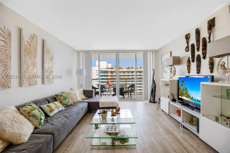Aluguel de apartamento no 5600 Collins 16B