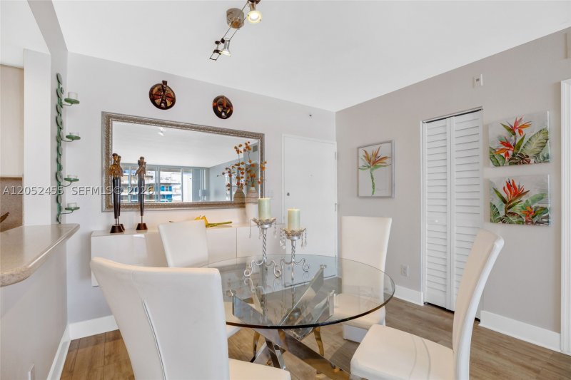 Aluguel de apartamento no 5600 Collins 16B