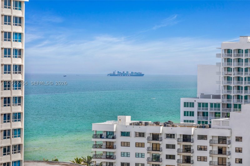 Aluguel de apartamento no 5600 Collins 16B