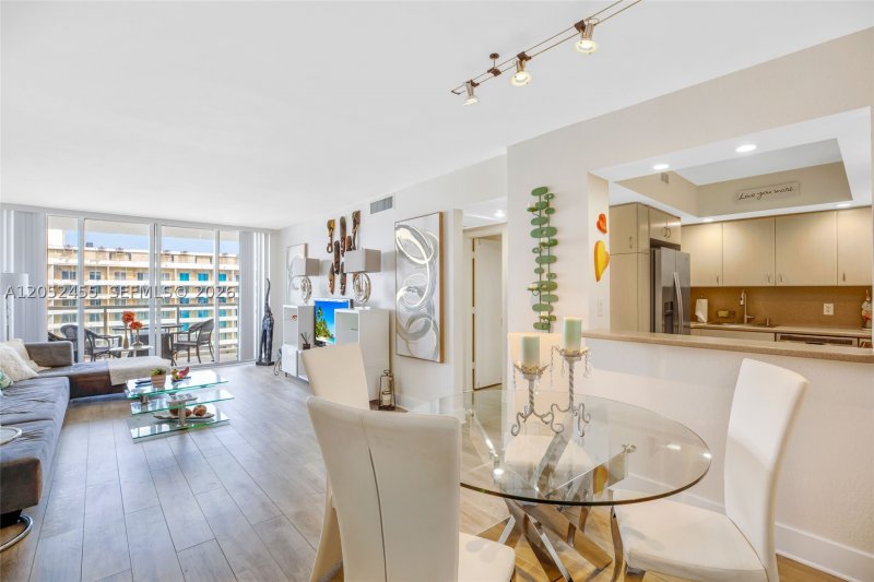 Aluguel de apartamento no 5600 Collins 16B