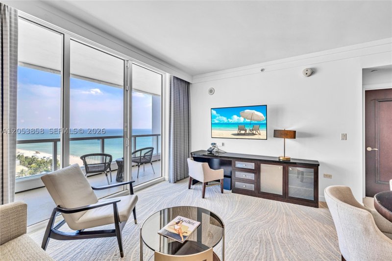 Condo for sale at Fontainebleau III 1707