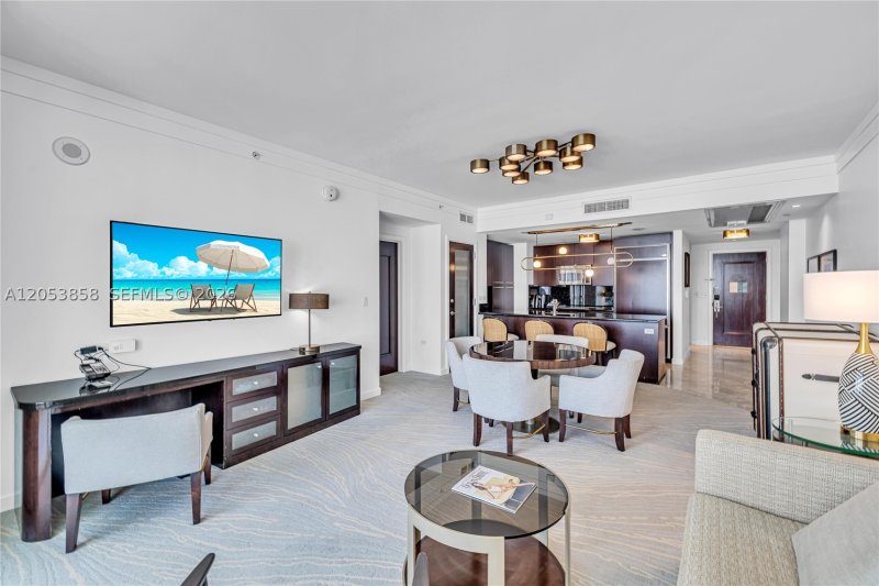 Condo for sale at Fontainebleau III 1707