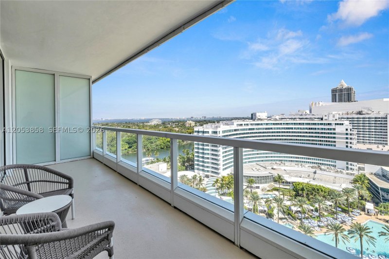 Condo for sale at Fontainebleau III 1707