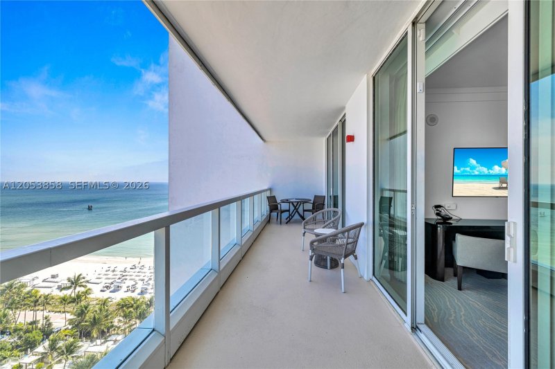 Condo for sale at Fontainebleau III 1707