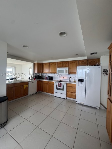 Condo for sale at Southpoint Towers 2102N