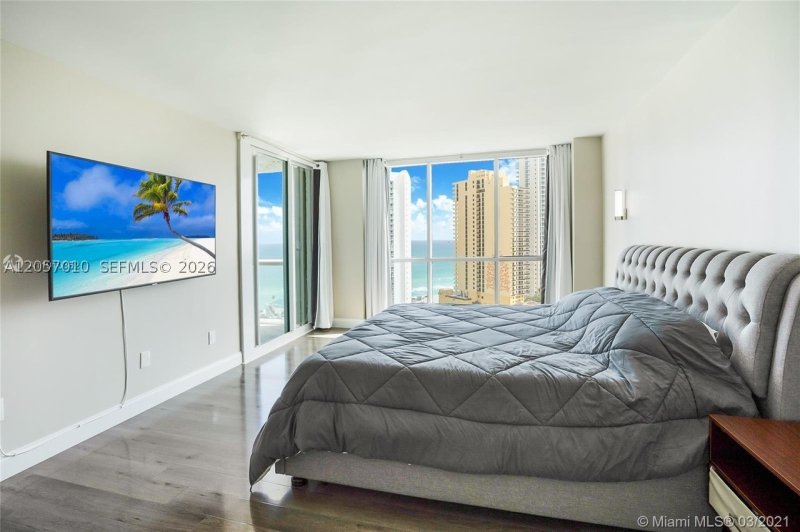 Apartment for rent at Oceania 4 1942