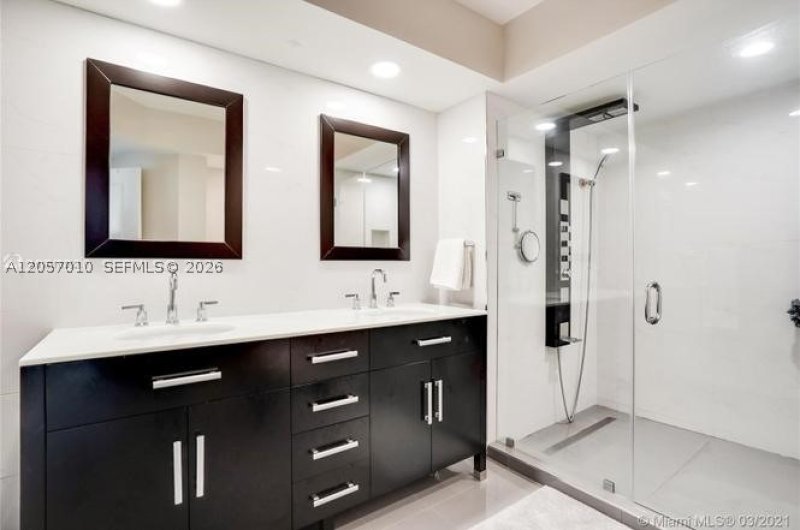 Apartment for rent at Oceania 4 1942