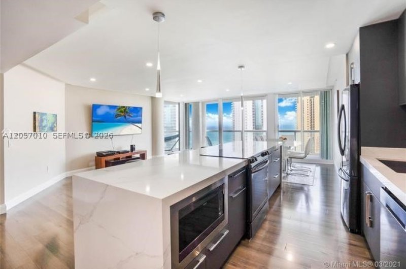 Apartment for rent at Oceania 4 1942