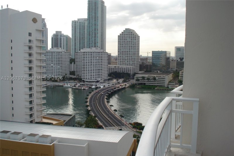 Condo for sale at Isola Brickell Key 2010