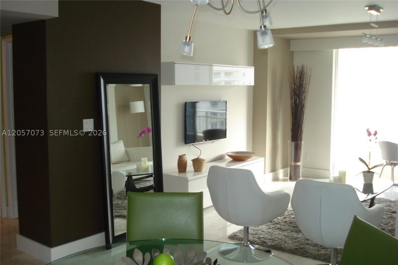 Condo for sale at Isola Brickell Key 2010