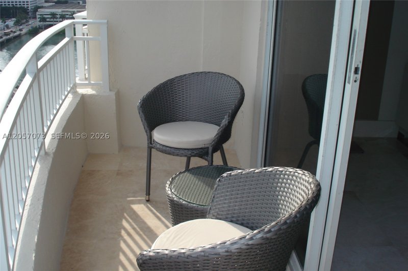 Condo for sale at Isola Brickell Key 2010