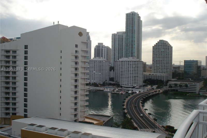 Condo for sale at Isola Brickell Key 2010