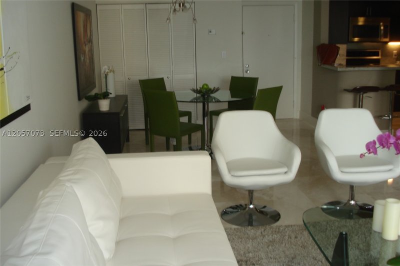 Condo for sale at Isola Brickell Key 2010