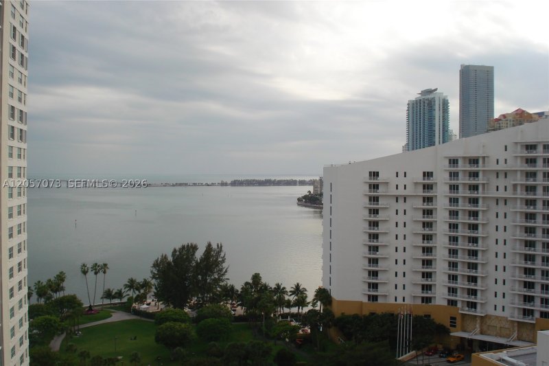 Condo for sale at Isola Brickell Key 2010
