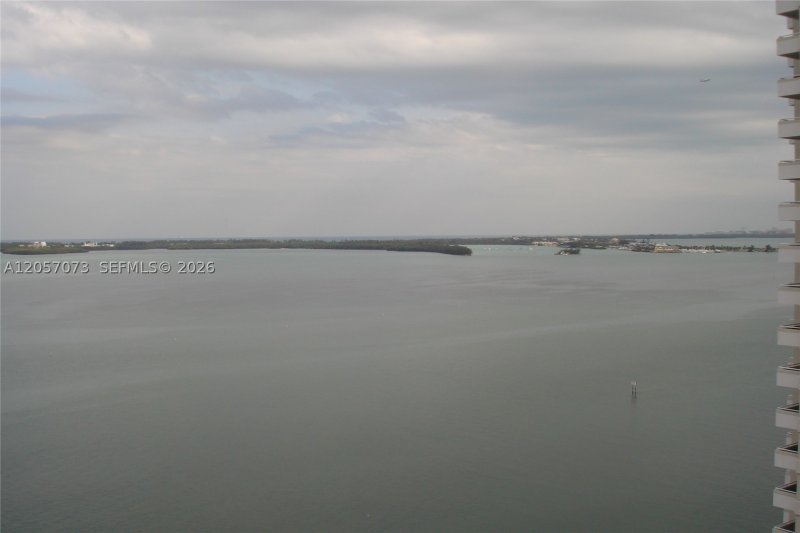 Condo for sale at Isola Brickell Key 2010